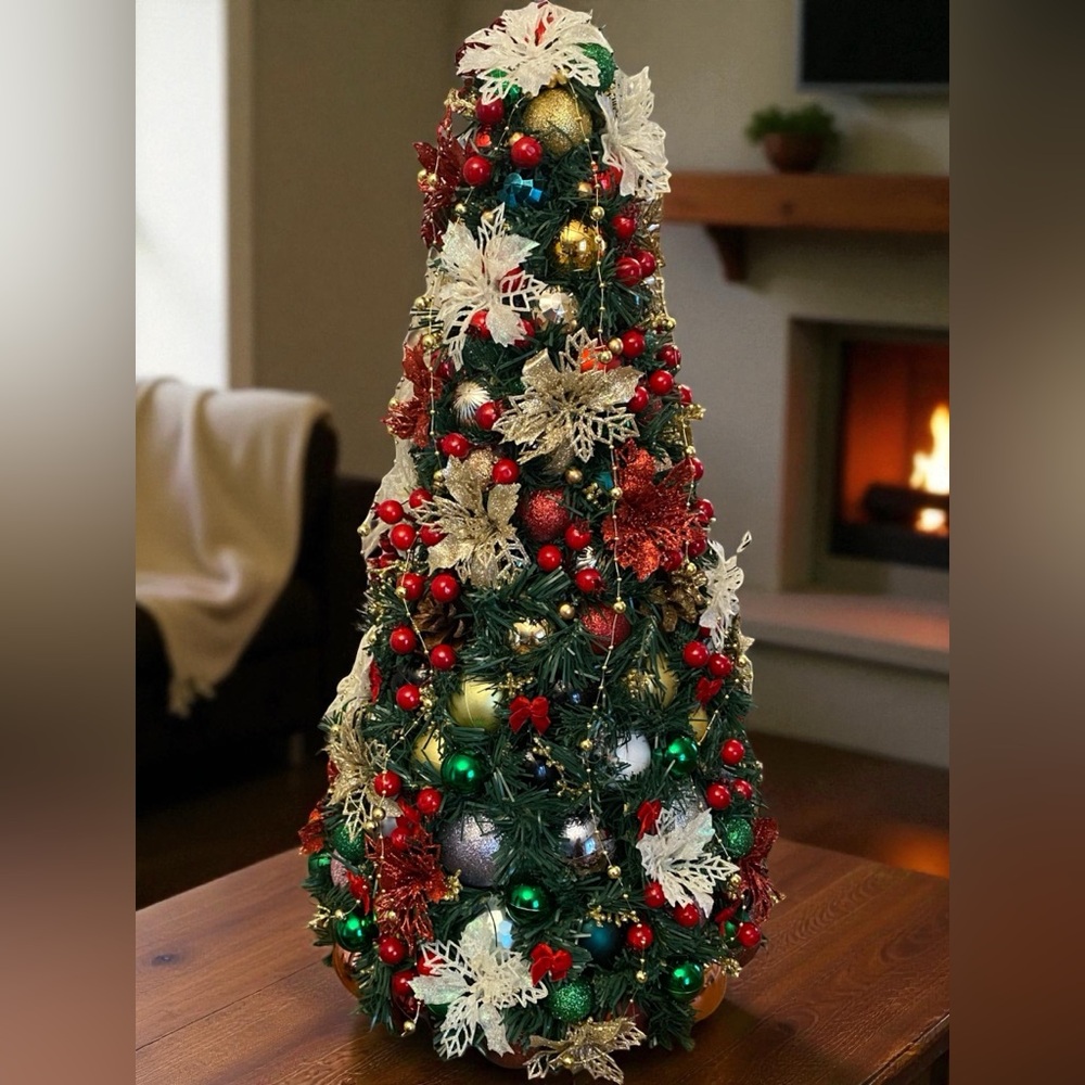 Handcrafted tabletop Christmas tree. - Picture 3 of 5